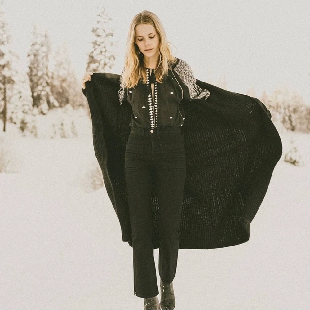 Doen Black Embroidered Blouse